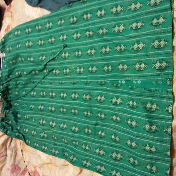 The African Village, OS GREEN,  GOLD AND BLACK - Picture 3 of 6